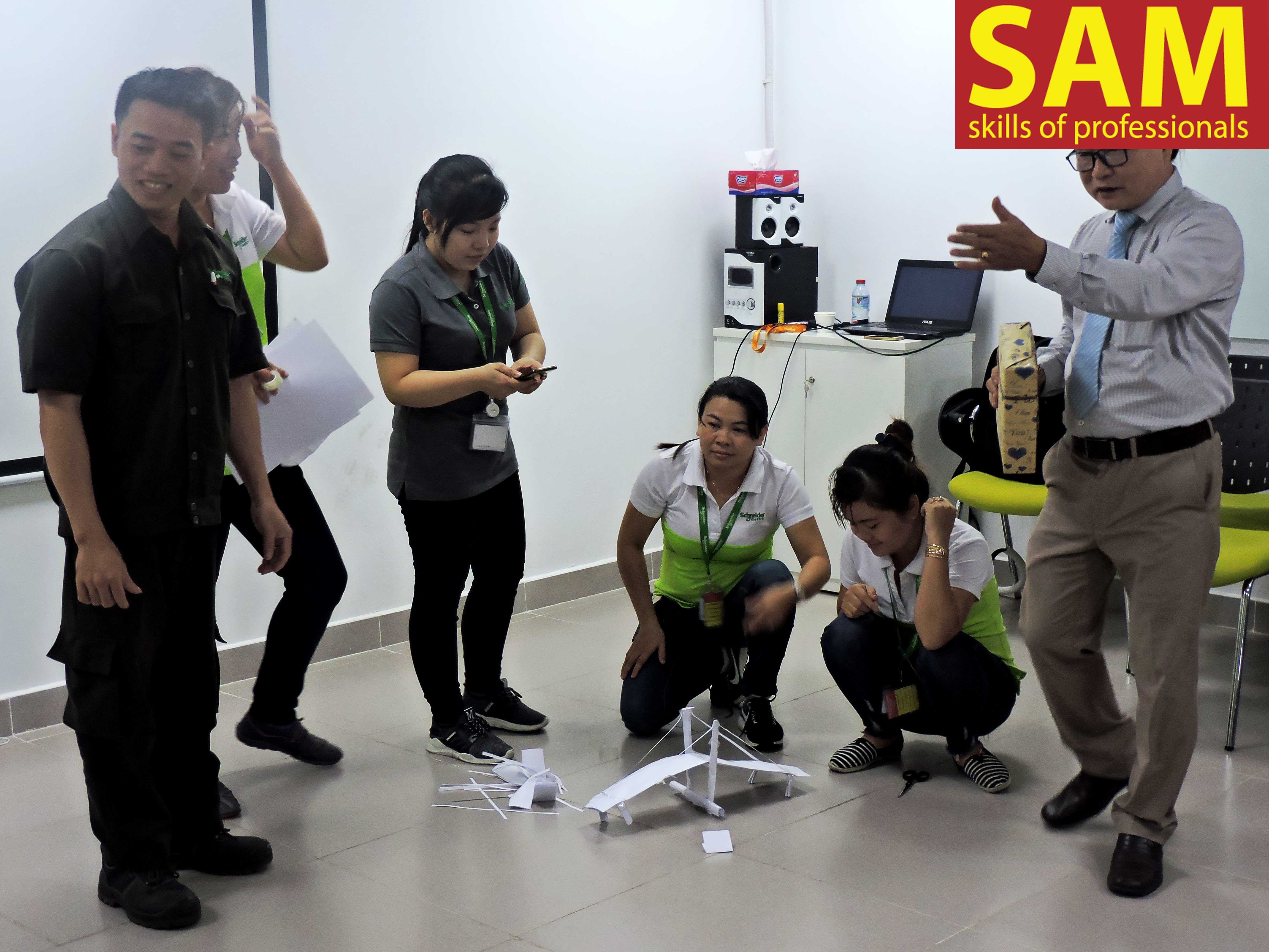 Chương trình đào tạo " Nâng Cao Kỹ Năng Quản Lý Khối Sản Xuất Trực Tiếp" tại công ty TNHH Sheider Electric Manufacturing Việt Nam Ngày 28,30/12/2017 - ảnh 25