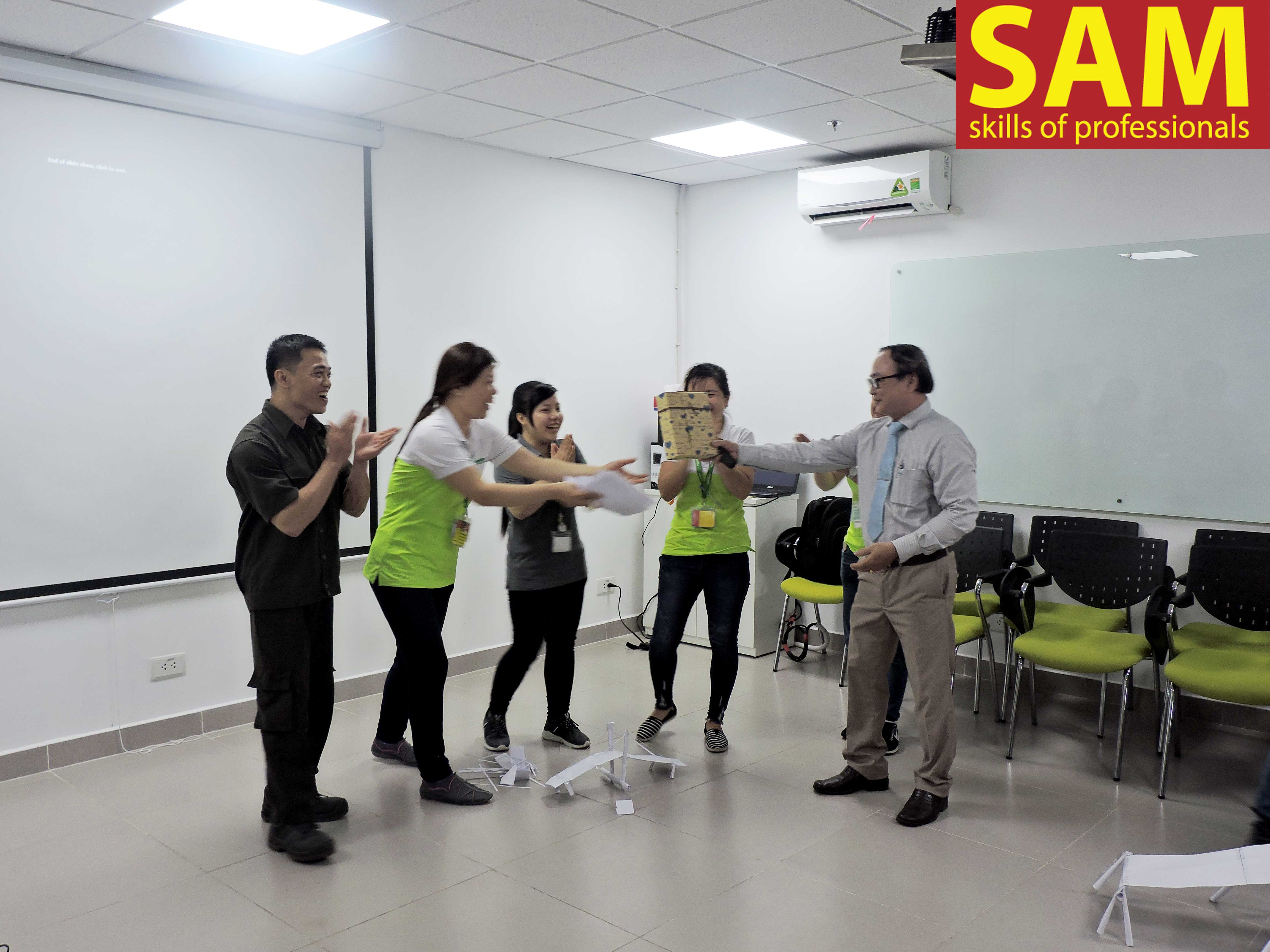 Chương trình đào tạo " Nâng Cao Kỹ Năng Quản Lý Khối Sản Xuất Trực Tiếp" tại công ty TNHH Sheider Electric Manufacturing Việt Nam Ngày 28,30/12/2017 - ảnh 24