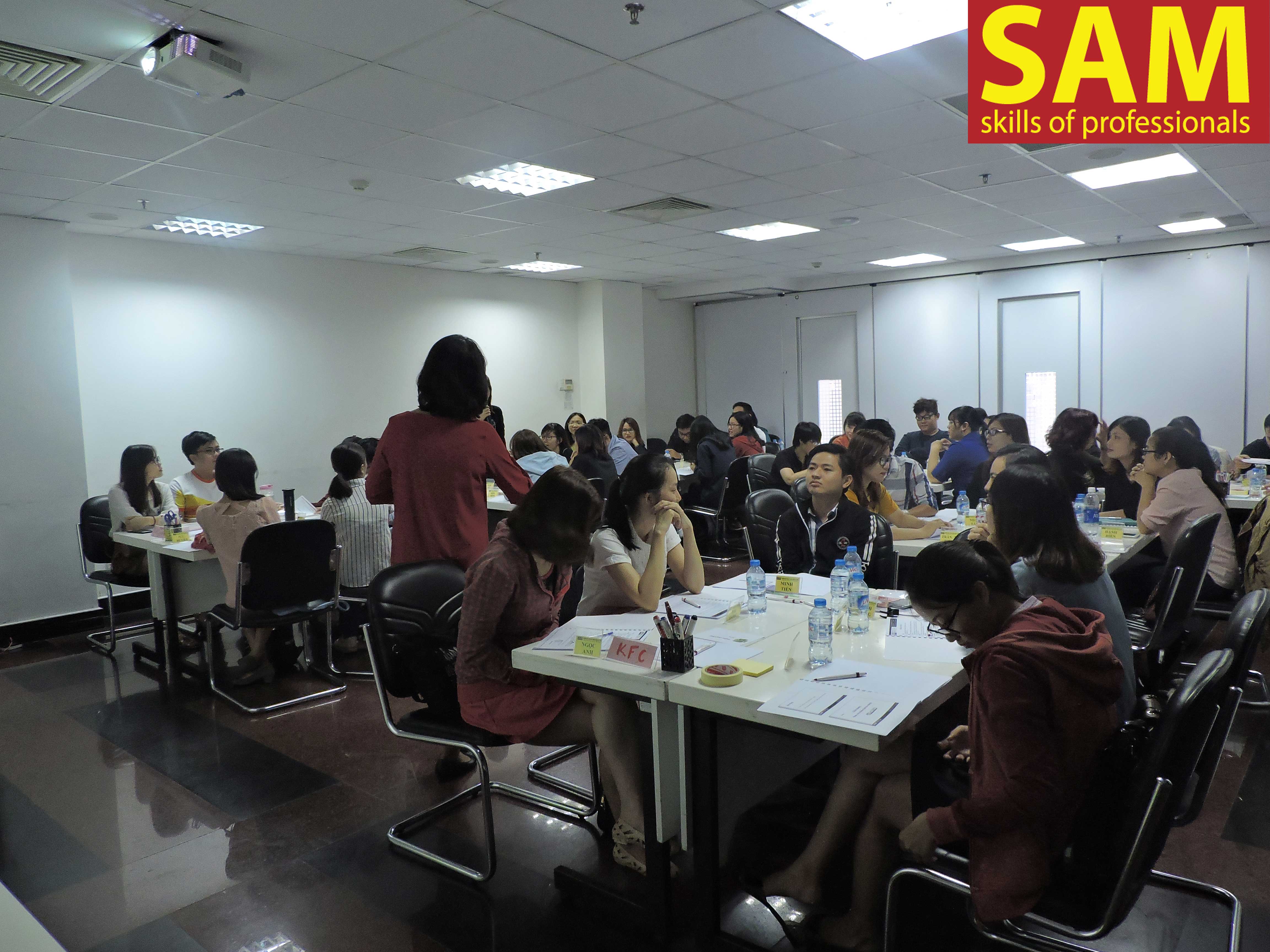Khóa đào tạo “ Kỹ Năng Giao Tiếp Qua Điện Thoại” - Telesales Skills Tại Công Ty Tài Chính TNHH HD SAISON Ngày 26/12/2017 - ảnh 24