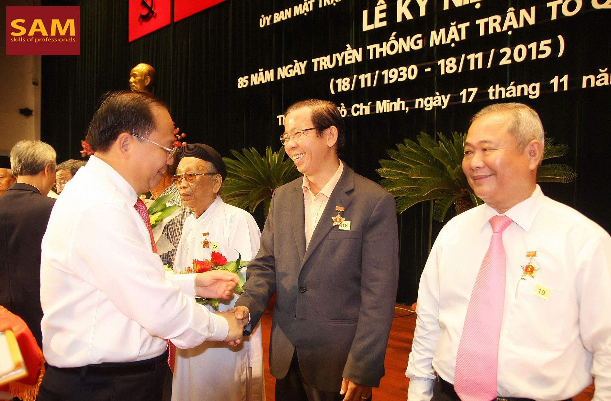 Chủ tịch trường đào tạo kỹ năng quản lý SAM được trao tặng huy chương vì sự nghiệp Đại đoàn kết dân tộc