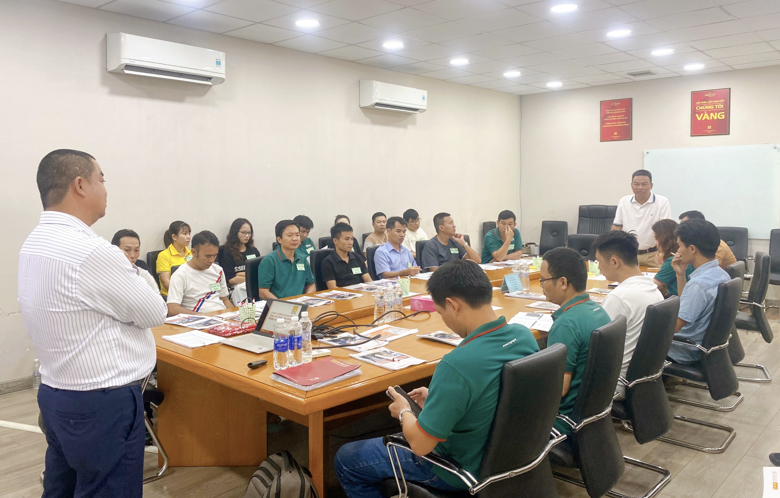 Nâng Cao Năng Lực Tổ Trưởng Sản Xuất: Giải Pháp Tối Ưu Hiệu Suất Nhà Máy